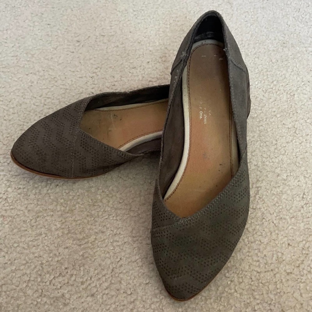 Toms suede pointed toe ballet flats